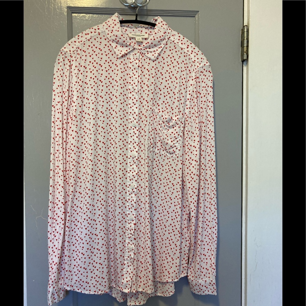 beachlunchlounge ❤️ print blouse NWOT (Perfect for ❤️ Day!)